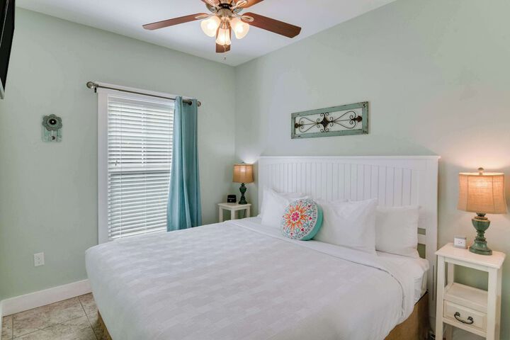 1 King Bed (16 of 31)