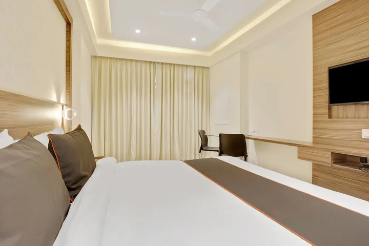 Room 5 of 14