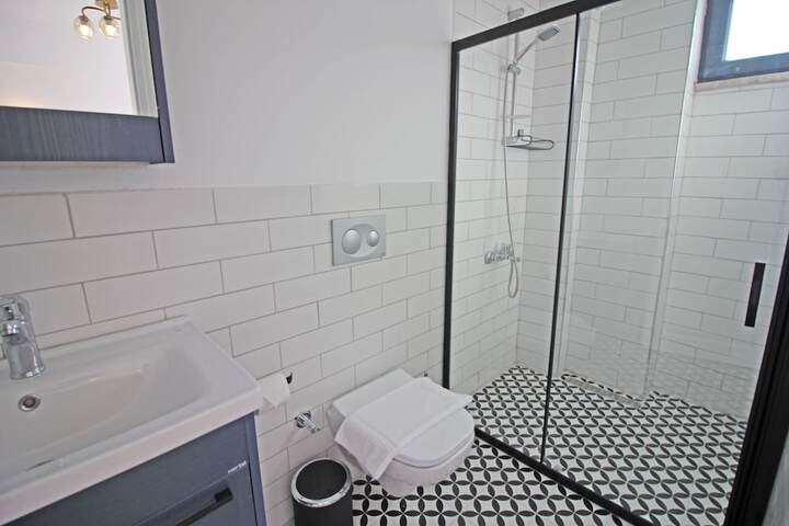 Room 18 of 37