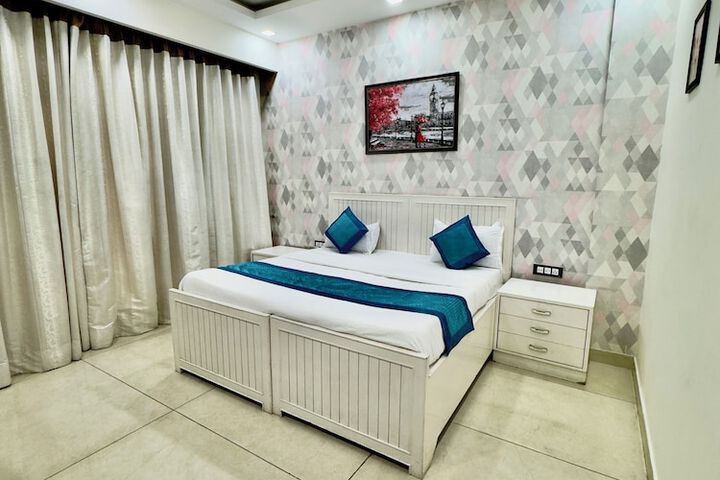 Room 9 of 30