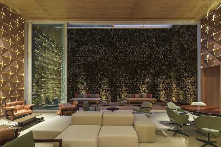 Lounge 60 of 68
