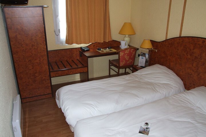 Room 10 of 84