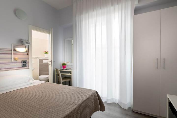 Room 8 of 48