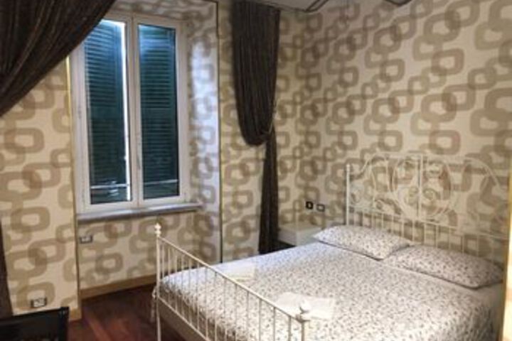 Room 6 of 13