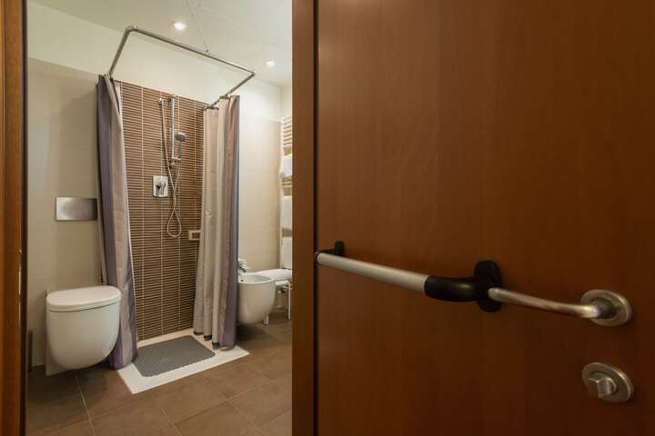 Room 30 of 37