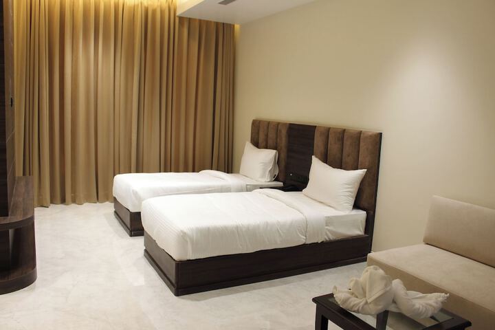 Room 42 of 77