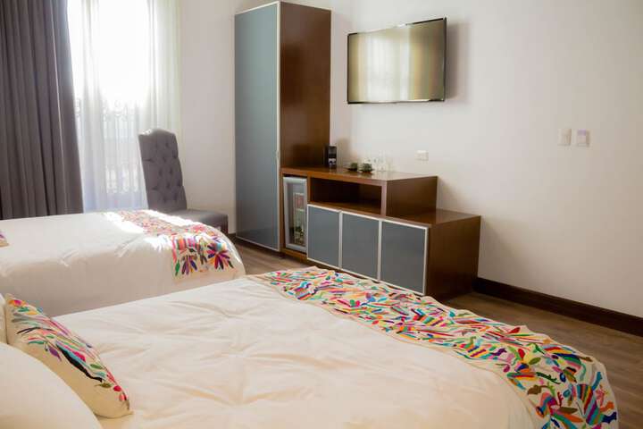 Room 10 of 103