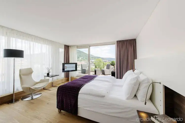 Room 4 of 4