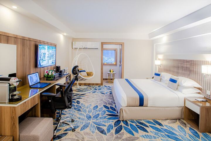 Room 30 of 73