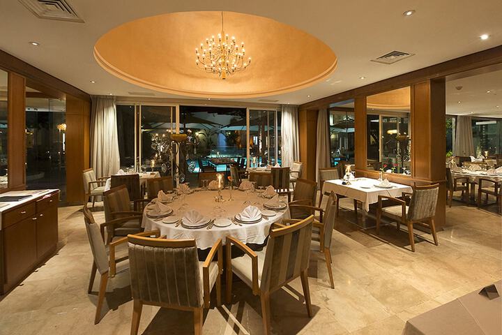 Dining 53 of 88