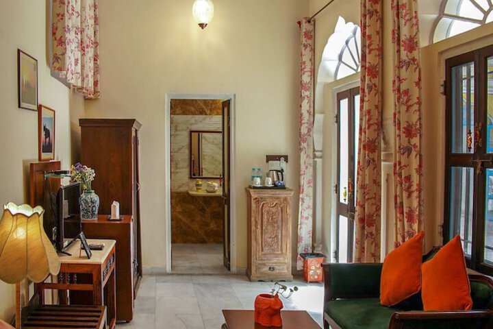 Room 9 of 36
