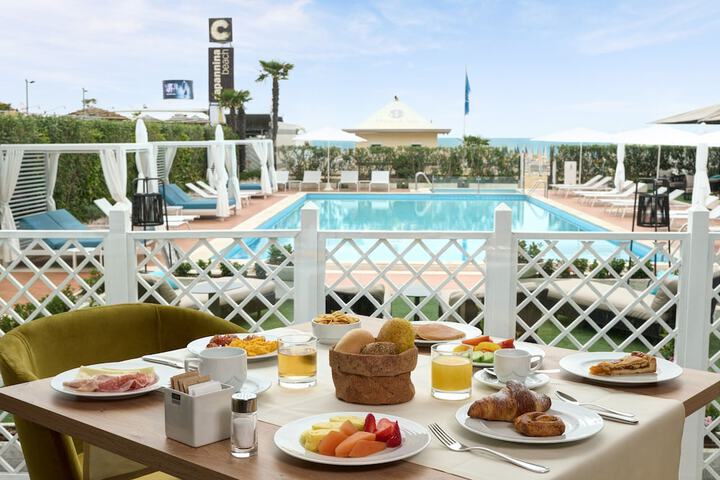 Breakfast/Coffee Service 108 of 125
