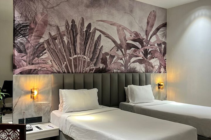 Room 25 of 38