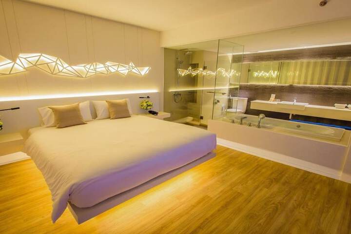 Room 27 of 61