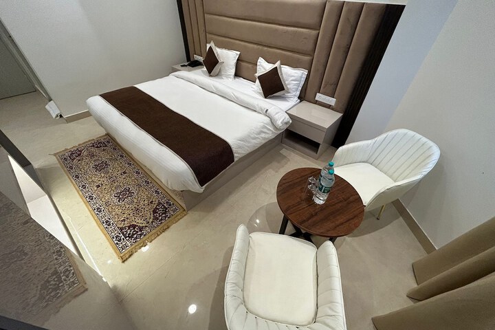 Room 12 of 40
