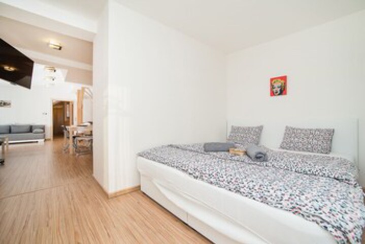 Room 15 of 38