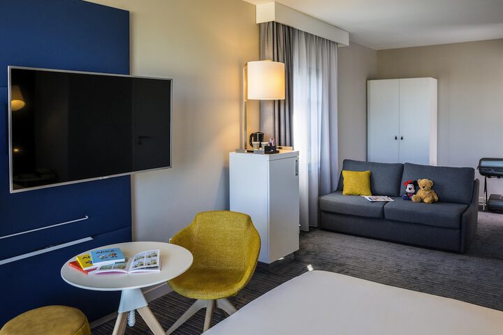 Room 8 of 40