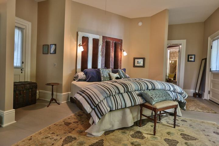 Room 2 of 45