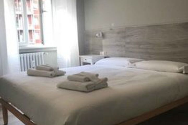 Room 6 of 18