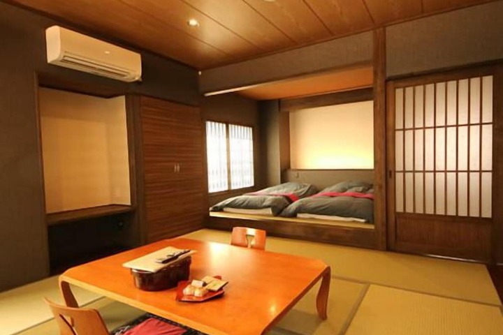 Room 25 of 49