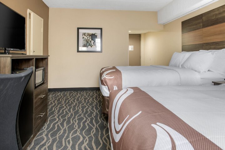 2 Queen Beds (4 of 15)