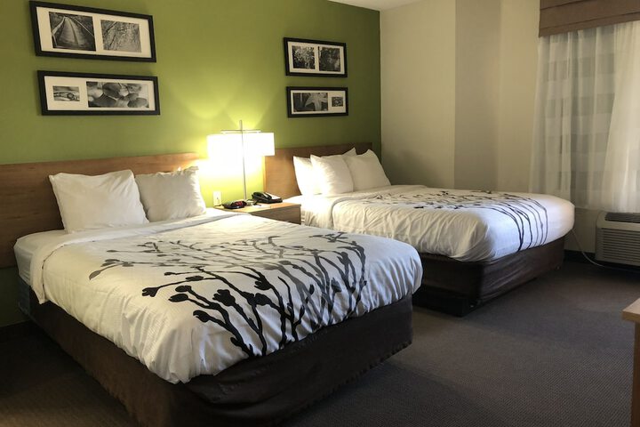 1 Double Bed Accessible (8 of 12)