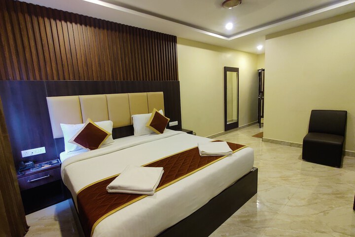 Room 14 of 28
