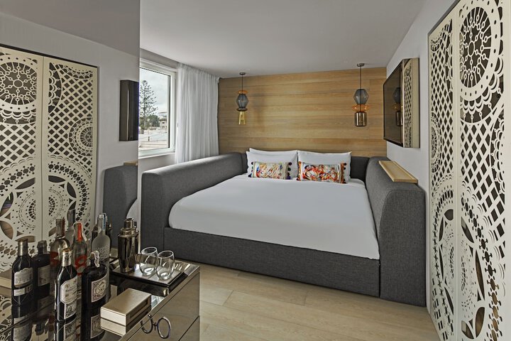Room 42 of 152