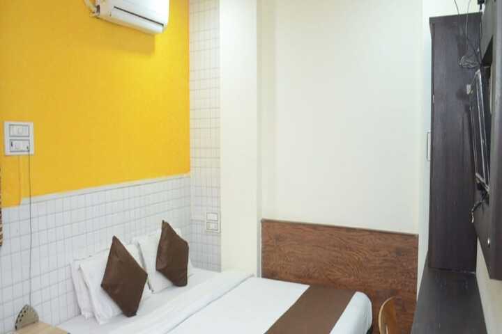 Room 12 of 25