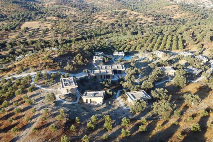 O Mikros Kosmos Hotel Resort