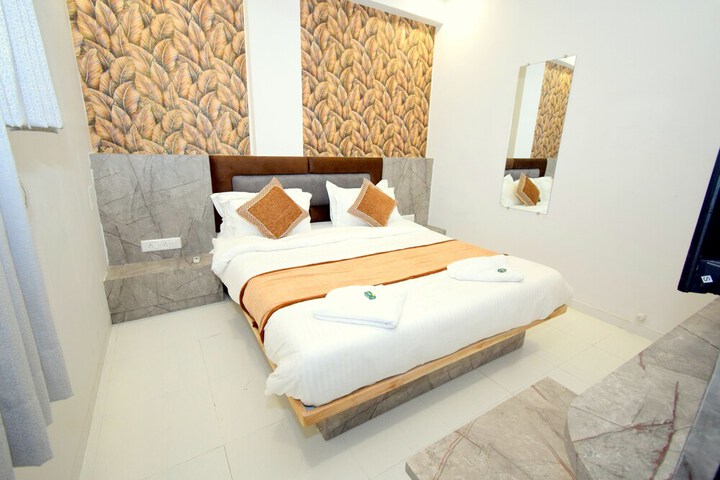 Room 8 of 22