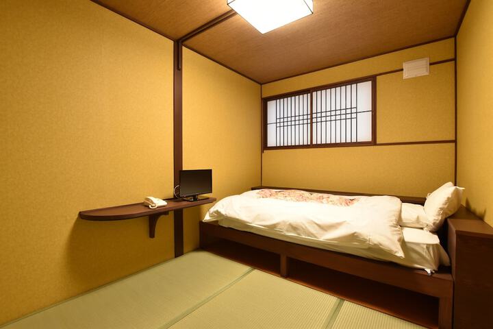 Room 18 of 94