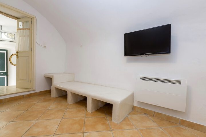 Room 4 of 51