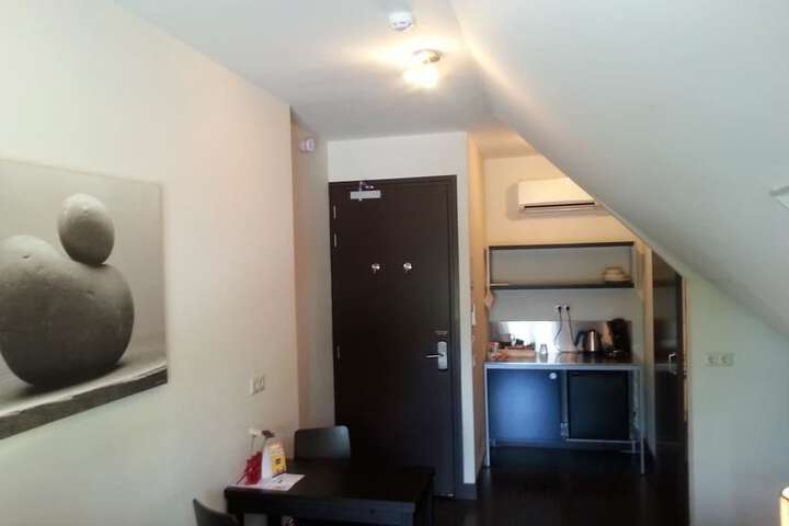Room 4 of 38