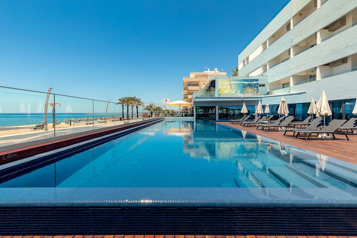Hotel with Pool