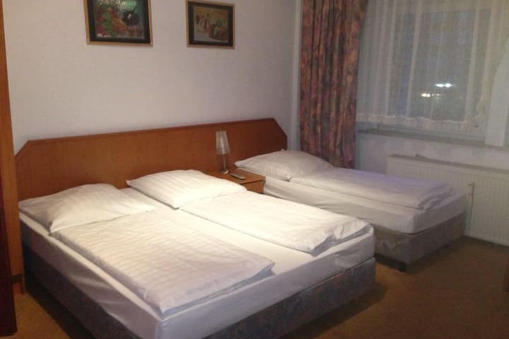 Room 8 of 21