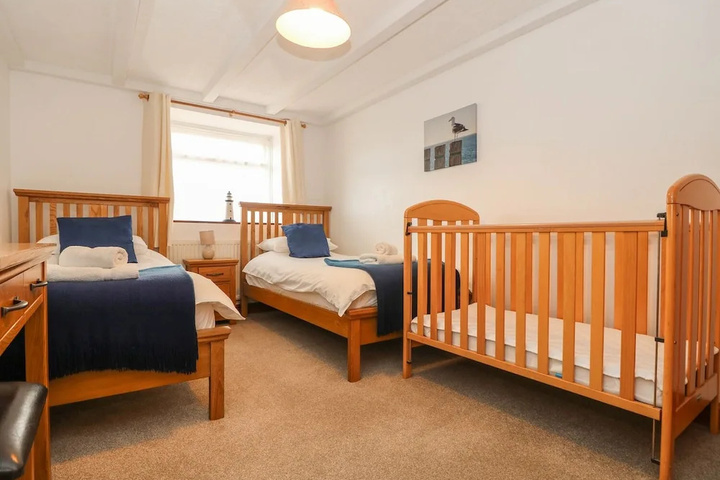 Room 4 of 24