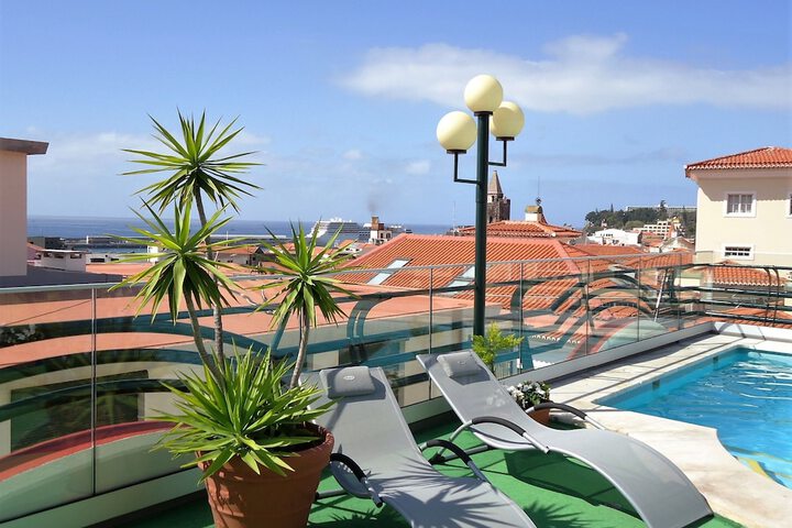 Hotel with Pool