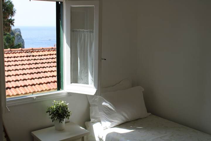 Room 35 of 76