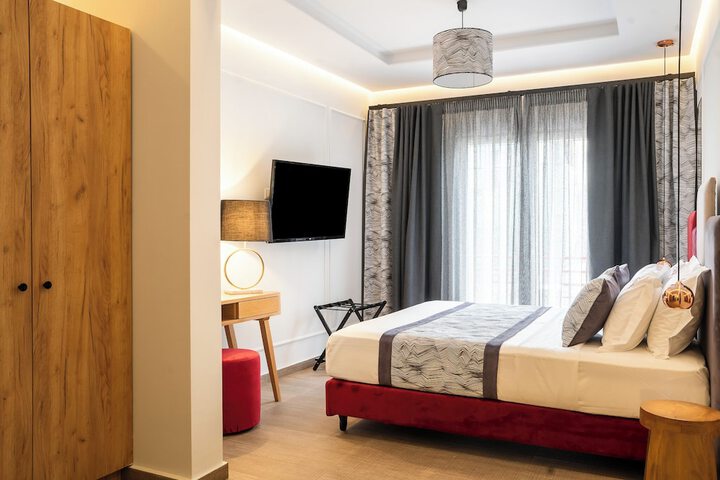 Room 33 of 83