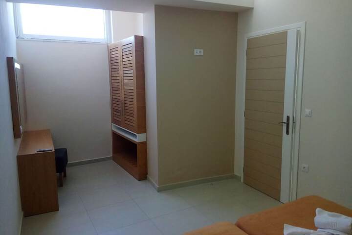 Room 31 of 80