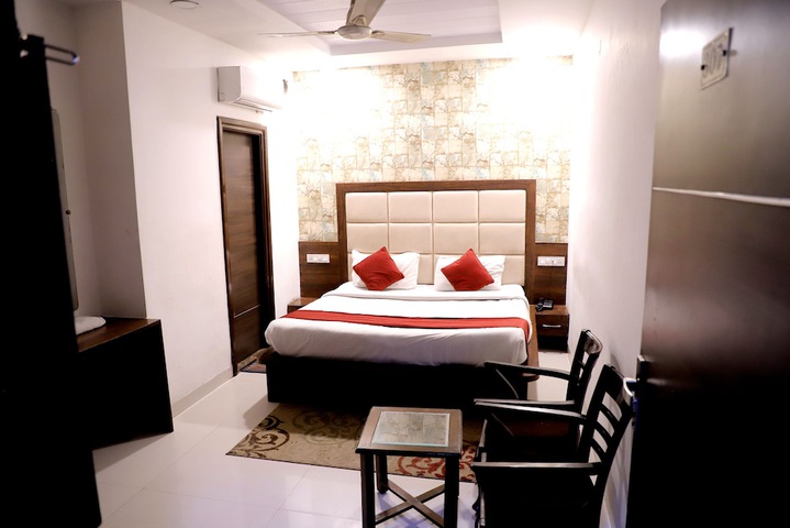 Room 10 of 26