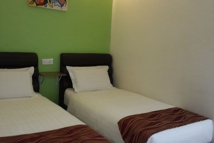 Room 7 of 9