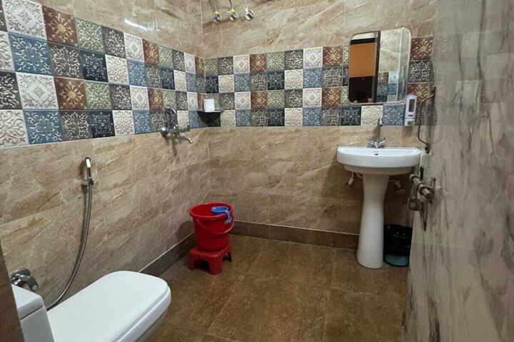 Room 9 of 13