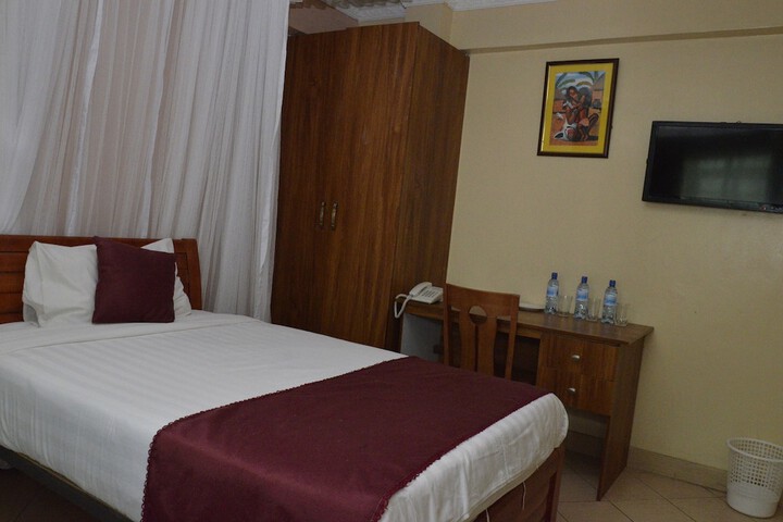 Room 11 of 44