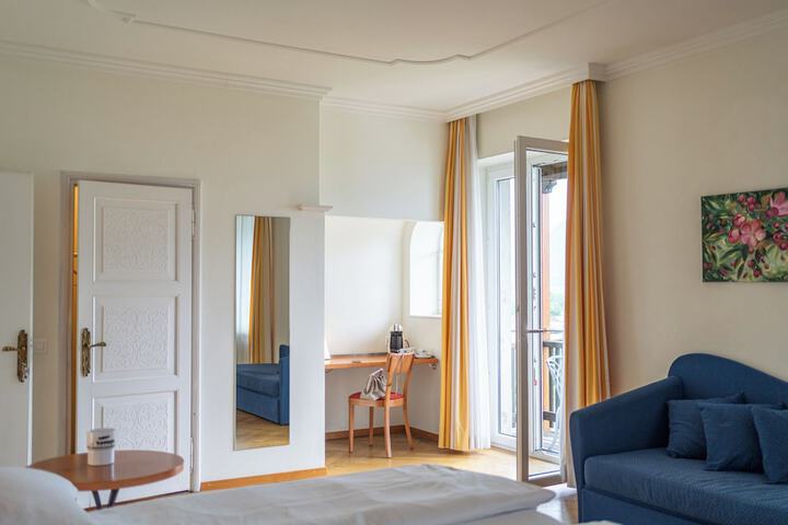 Room 27 of 156