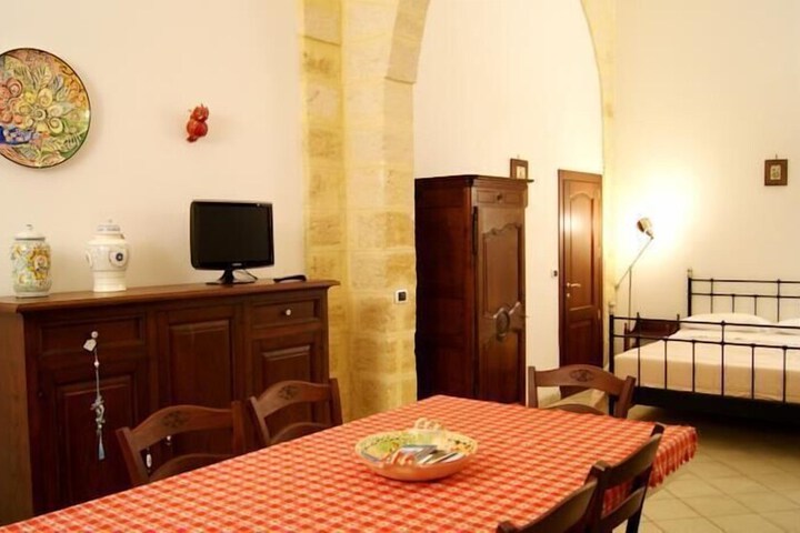 Room 4 of 34
