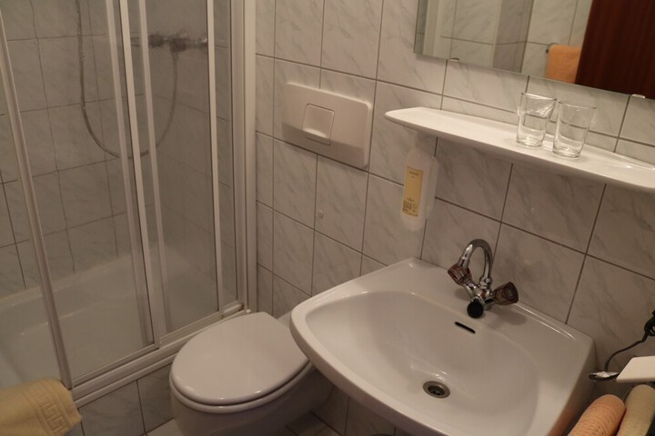 Room 15 of 28