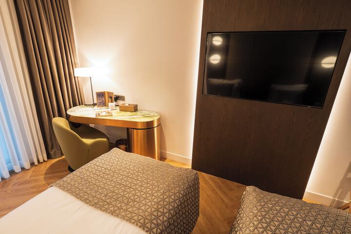 Room 57 of 200