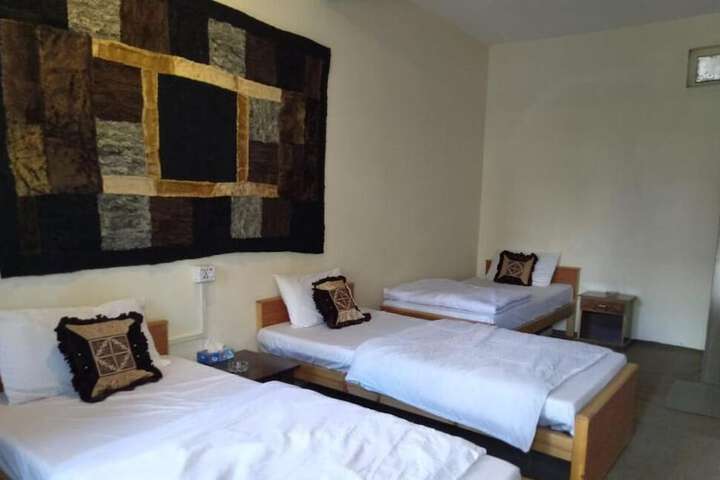 Room 8 of 12